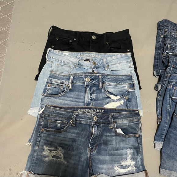 Women’s American Eagle Shorts - Picture 2 of 4